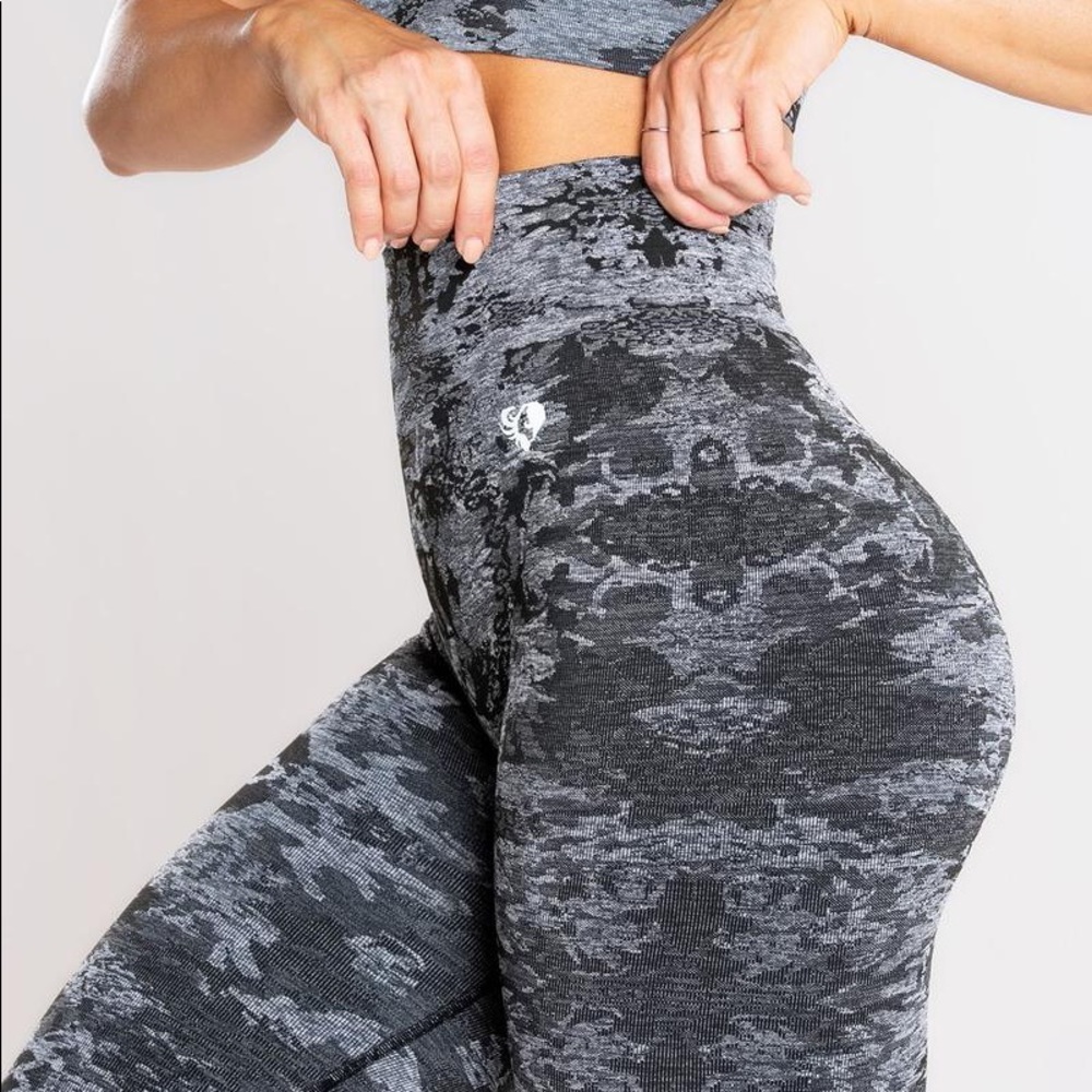 Women’s Best Camo Seamless Leggings